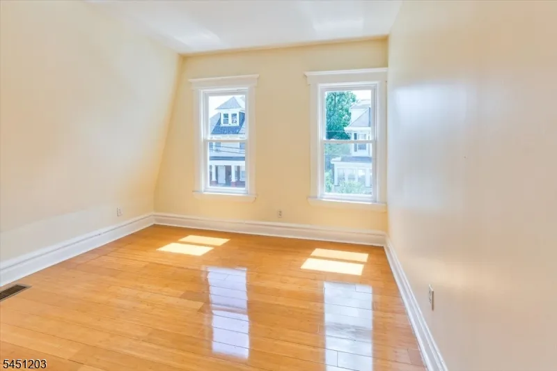 31 Voorhees St Newark City, NJ 07108