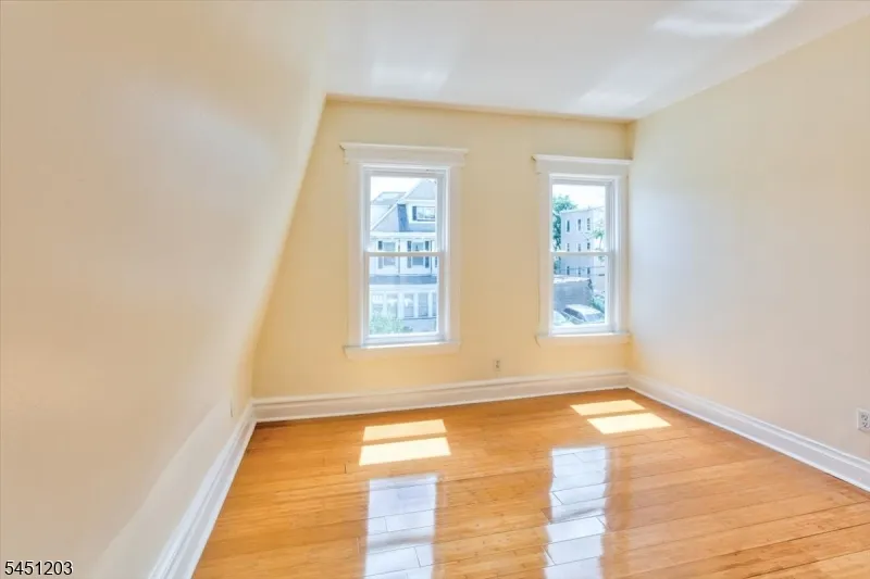 31 Voorhees St Newark City, NJ 07108