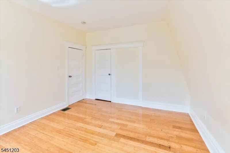 31 Voorhees St Newark City, NJ 07108