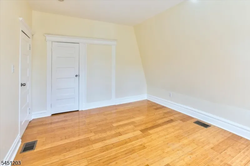 31 Voorhees St Newark City, NJ 07108