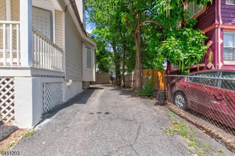 31 Voorhees St Newark City, NJ 07108