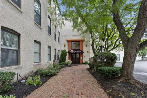 54 W Cherry St #112 Unit 112