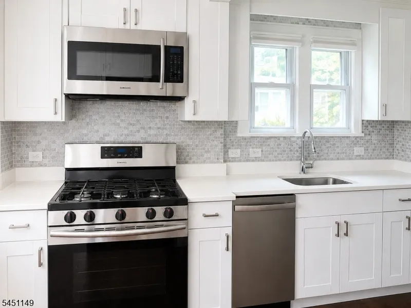 11 Van Dyke Pl Summit City, NJ 07901
