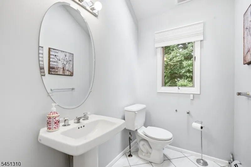 37 Continental Rd Parsippany-Troy Hills, NJ 07950