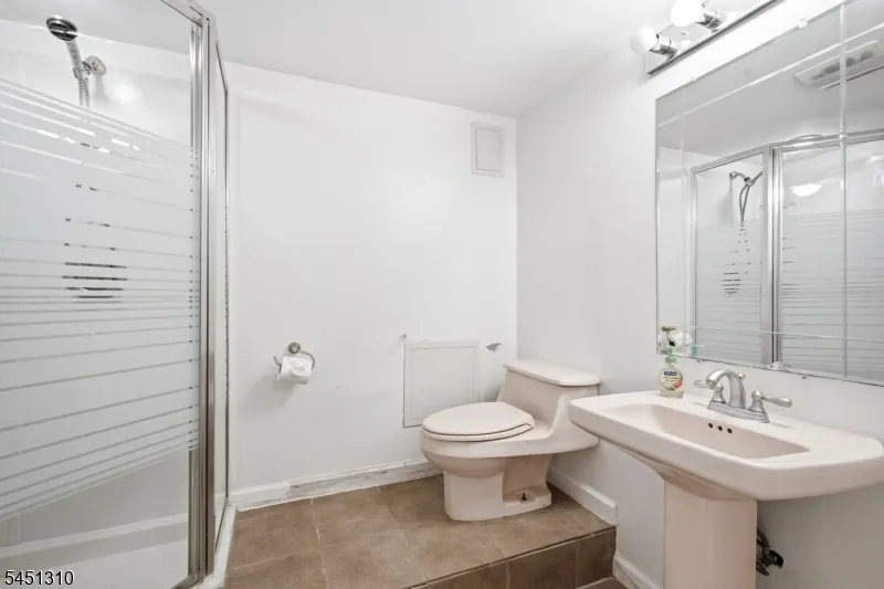 37 Continental Rd Parsippany-Troy Hills, NJ 07950