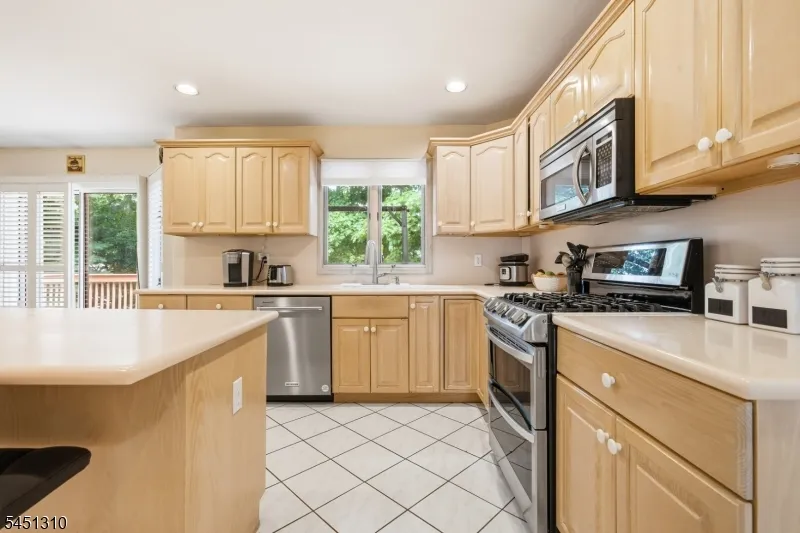 37 Continental Rd Parsippany-Troy Hills, NJ 07950