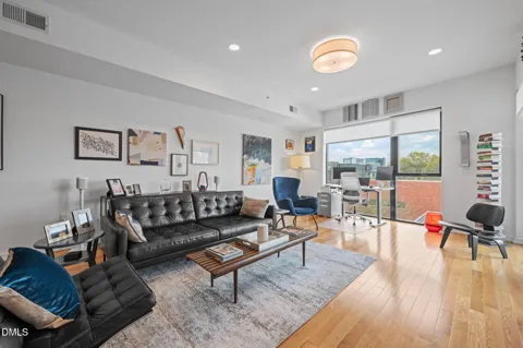 523 S West Street #304
