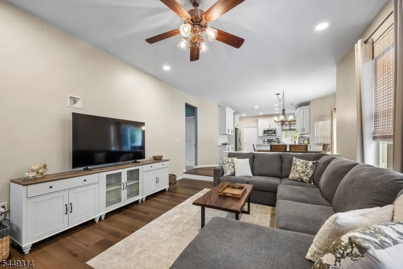 208 Yvonne Way Greenwich, NJ 08886