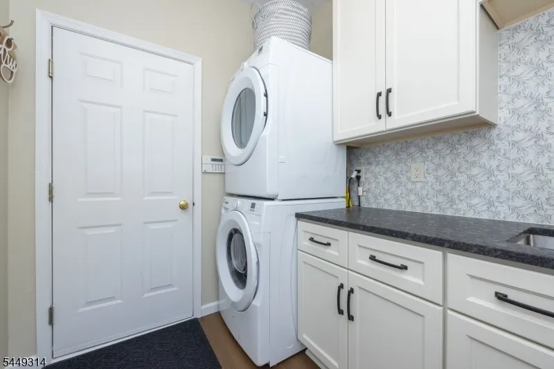 208 Yvonne Way Greenwich, NJ 08886