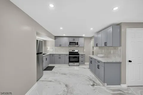 701 W Park Ave