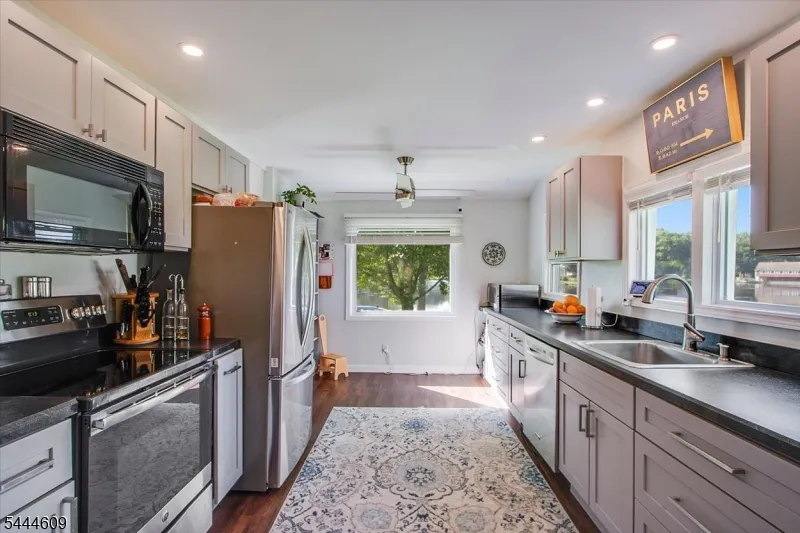 54 Oslo Dr Rockaway, NJ 07866