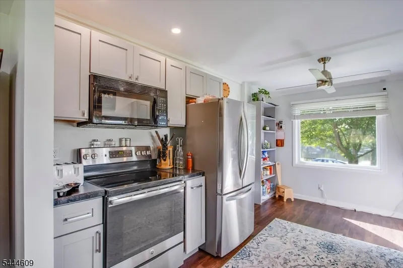 54 Oslo Dr Rockaway, NJ 07866