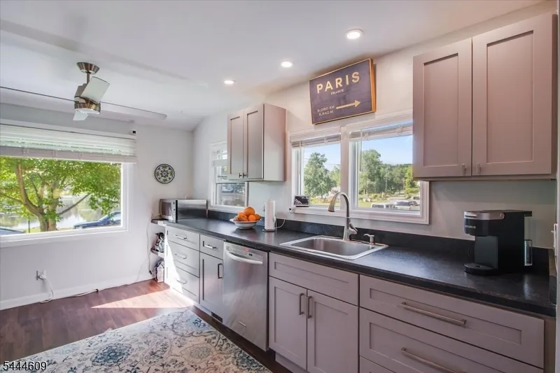 54 Oslo Dr Rockaway, NJ 07866