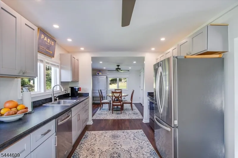 54 Oslo Dr Rockaway, NJ 07866