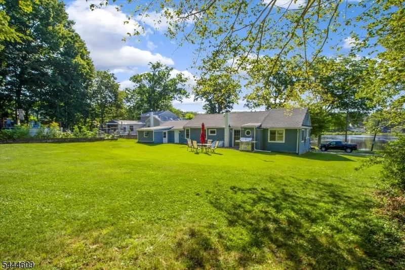 54 Oslo Dr Rockaway, NJ 07866