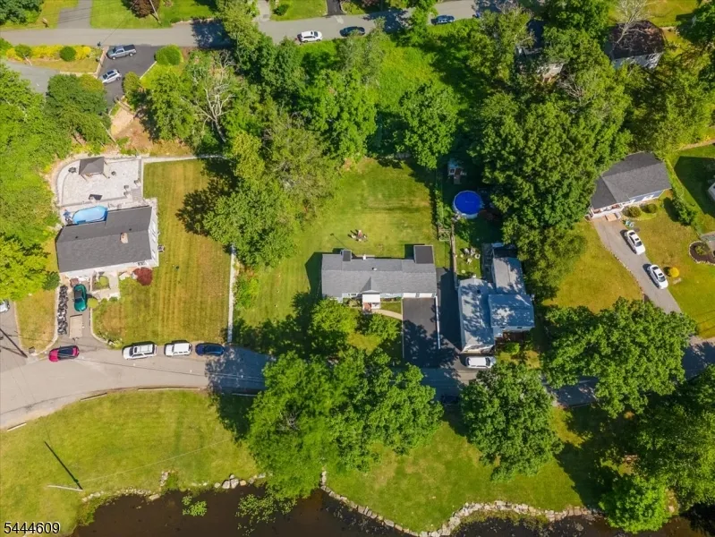 54 Oslo Dr Rockaway, NJ 07866