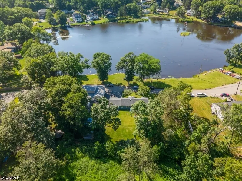 54 Oslo Dr Rockaway, NJ 07866