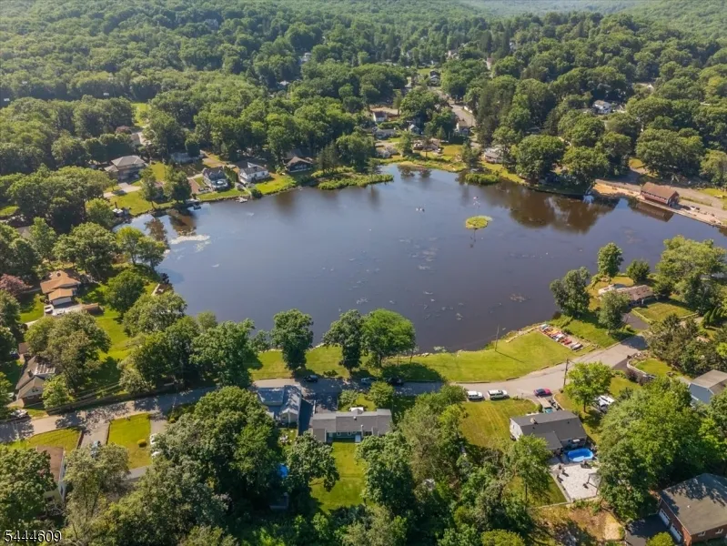 54 Oslo Dr Rockaway, NJ 07866