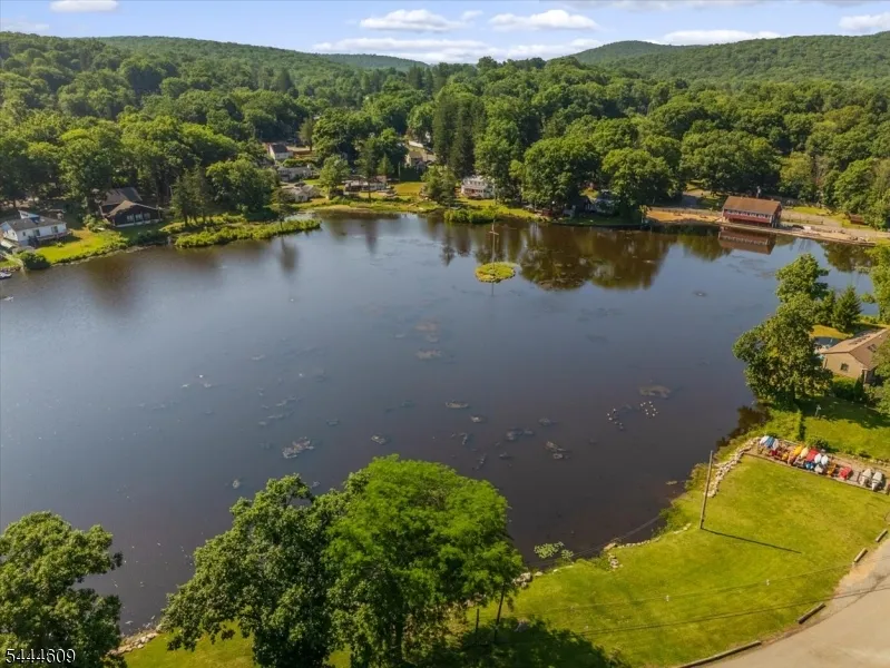 54 Oslo Dr Rockaway, NJ 07866