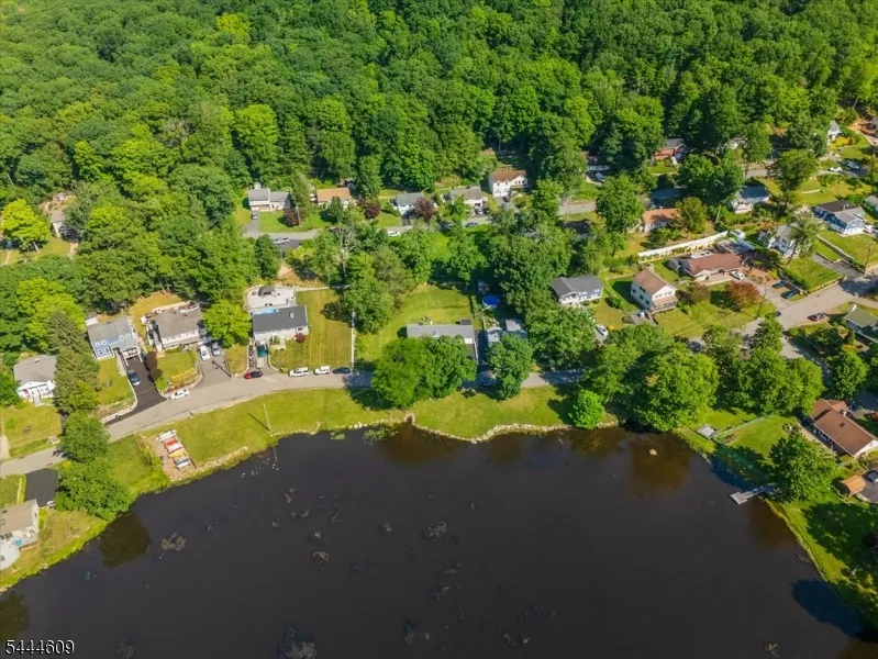 54 Oslo Dr Rockaway, NJ 07866