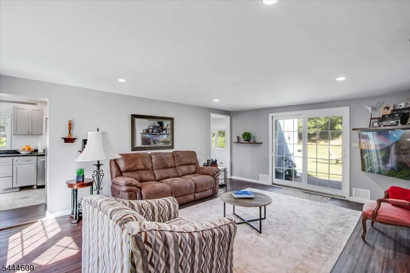 54 Oslo Dr Rockaway, NJ 07866