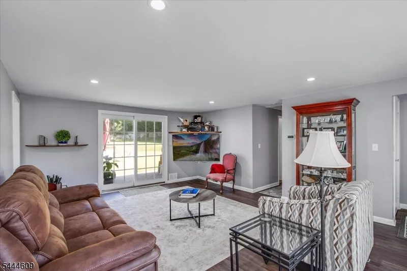 54 Oslo Dr Rockaway, NJ 07866