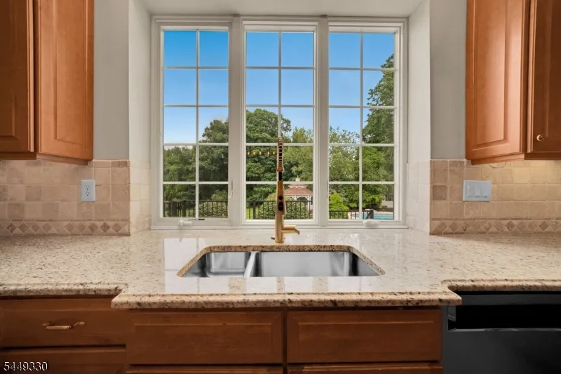 4 Middlesworth Farm Rd Washington, NJ 07853