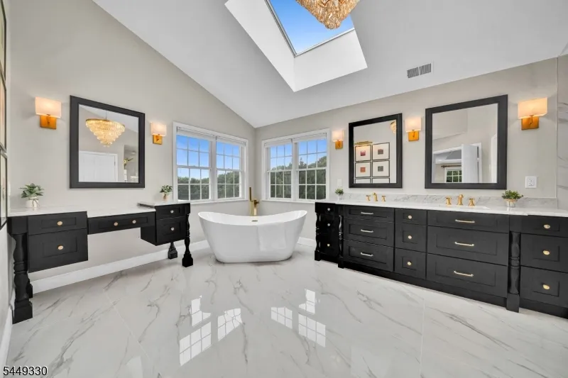 4 Middlesworth Farm Rd Washington, NJ 07853