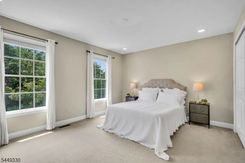 4 Middlesworth Farm Rd Washington, NJ 07853