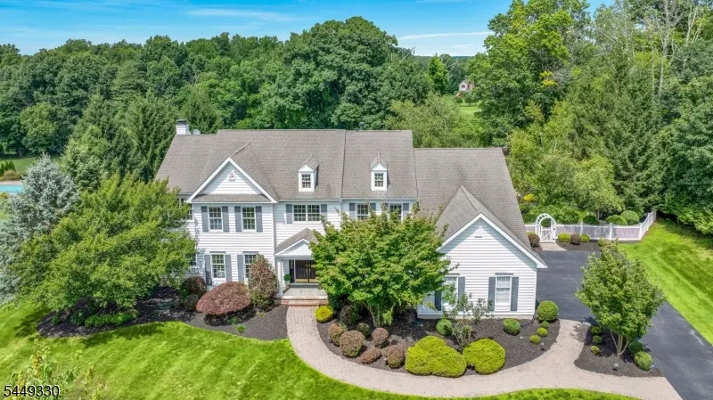 4 Middlesworth Farm Rd Washington, NJ 07853