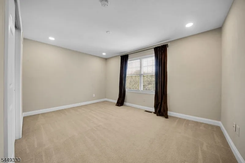4 Middlesworth Farm Rd Washington, NJ 07853
