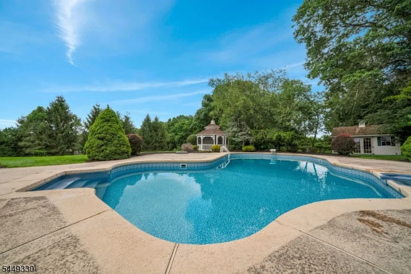4 Middlesworth Farm Rd Washington, NJ 07853