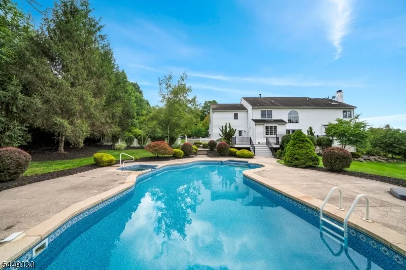 4 Middlesworth Farm Rd Washington, NJ 07853
