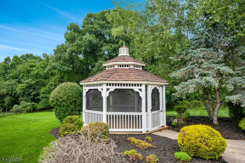 4 Middlesworth Farm Rd Washington, NJ 07853