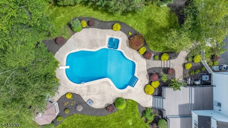 4 Middlesworth Farm Rd Washington, NJ 07853
