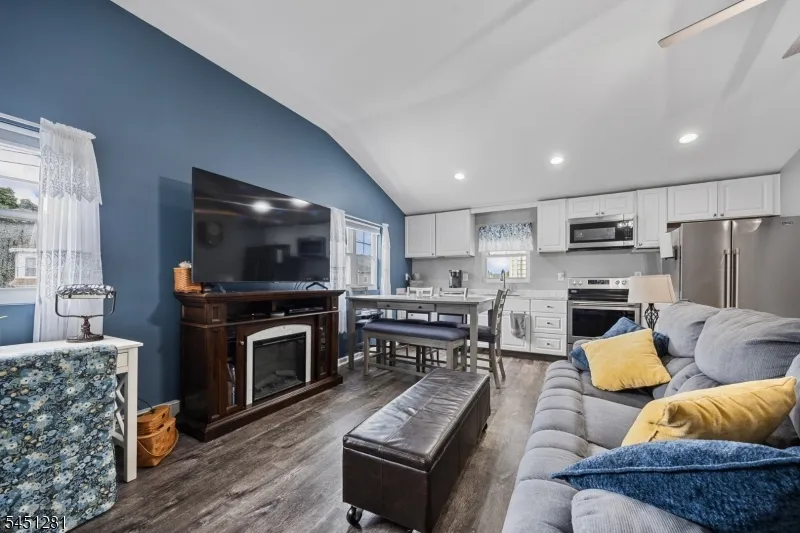 21 N Lincoln Ave Washington, NJ 07882