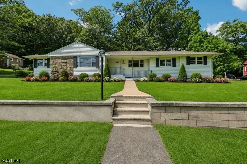 33 Lotz Ave North Haledon, NJ 07508