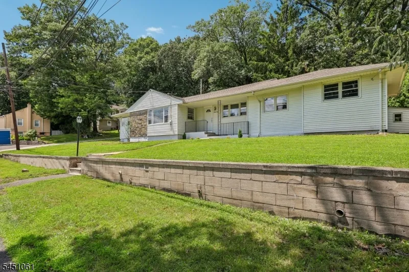 33 Lotz Ave North Haledon, NJ 07508