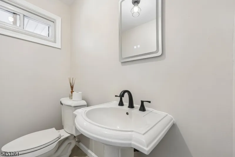 33 Lotz Ave North Haledon, NJ 07508