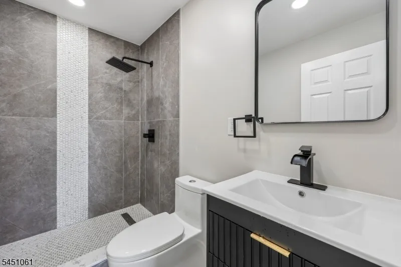 33 Lotz Ave North Haledon, NJ 07508