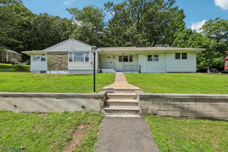 33 Lotz Ave North Haledon, NJ 07508