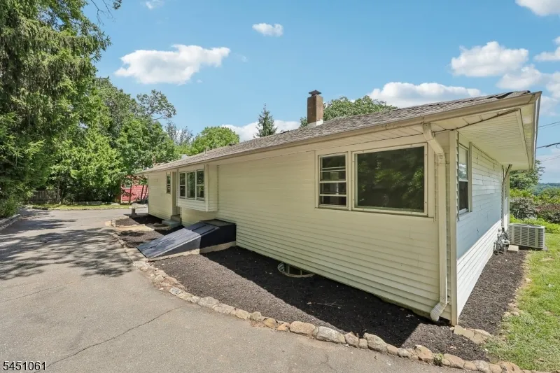 33 Lotz Ave North Haledon, NJ 07508