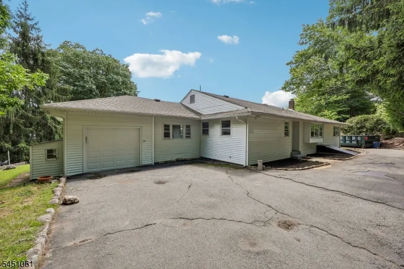 33 Lotz Ave North Haledon, NJ 07508