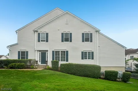 2 Constitution Ln