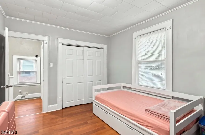 27 Philip Pl Irvington, NJ 07111