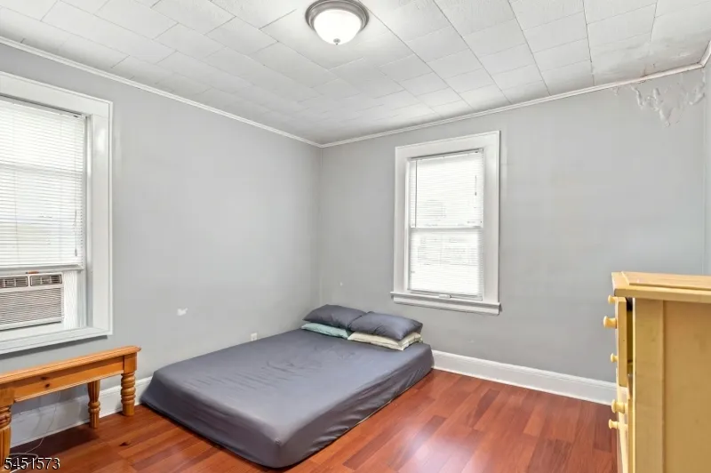 27 Philip Pl Irvington, NJ 07111