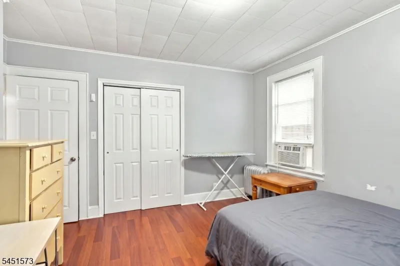 27 Philip Pl Irvington, NJ 07111