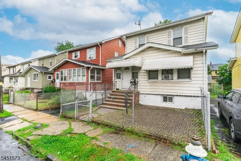 27 Philip Pl Irvington, NJ 07111