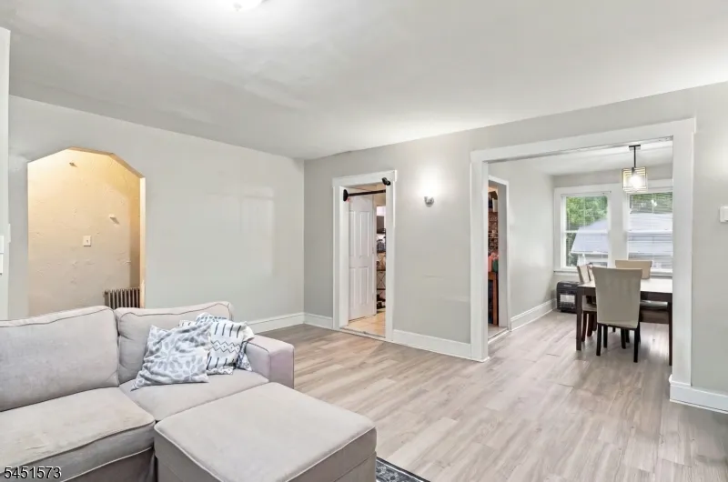 27 Philip Pl Irvington, NJ 07111