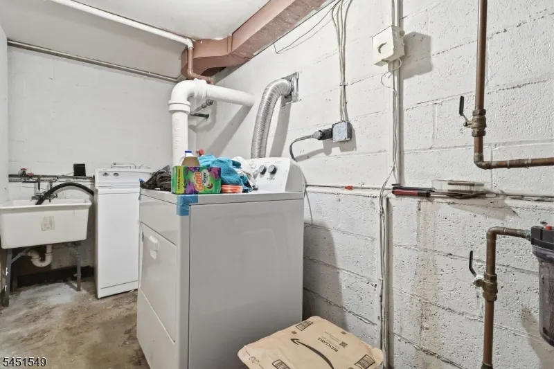 312 Stuyvesant Ave Newark City, NJ 07106